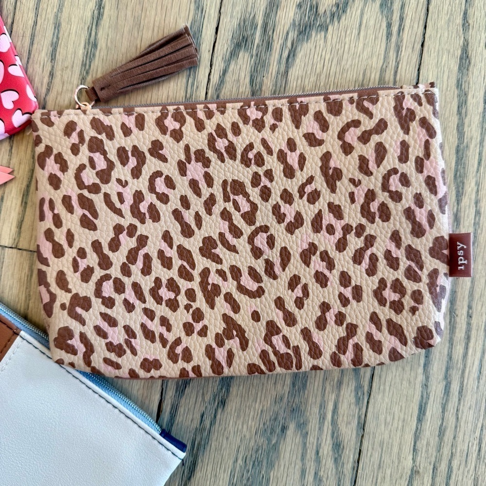 IPSY Set of Four Stylish Studded Geometric Hearted Cheetah Pouches Never Used - Picture 5 of 8